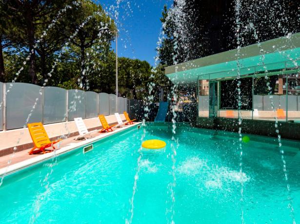 gambrinusrimini it offerta-agosto-in-hotel-per-famiglie-con-piscina-vicino-al-mare-marebello-rimini 019
