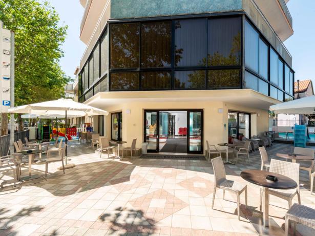 gambrinusrimini it offerta-agosto-in-hotel-per-famiglie-con-piscina-vicino-al-mare-marebello-rimini 021