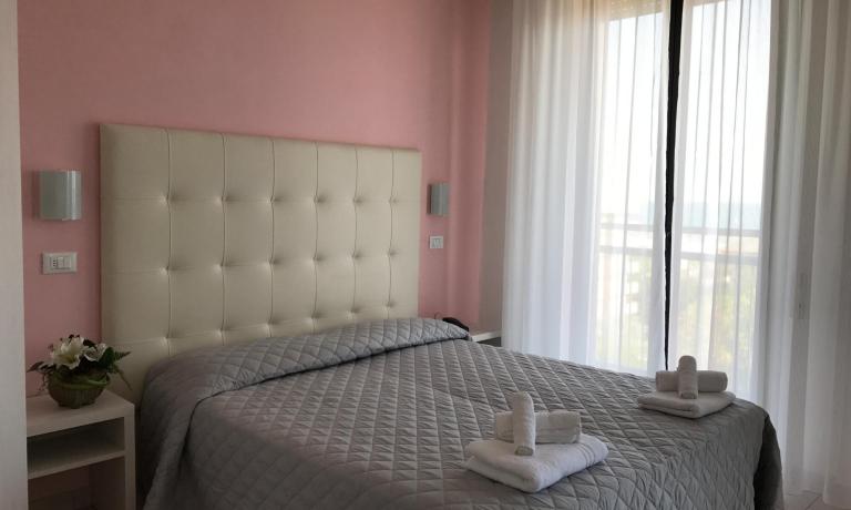 gambrinusrimini it offerta-speciale-notte-rosa-in-hotel-a-rimini 016