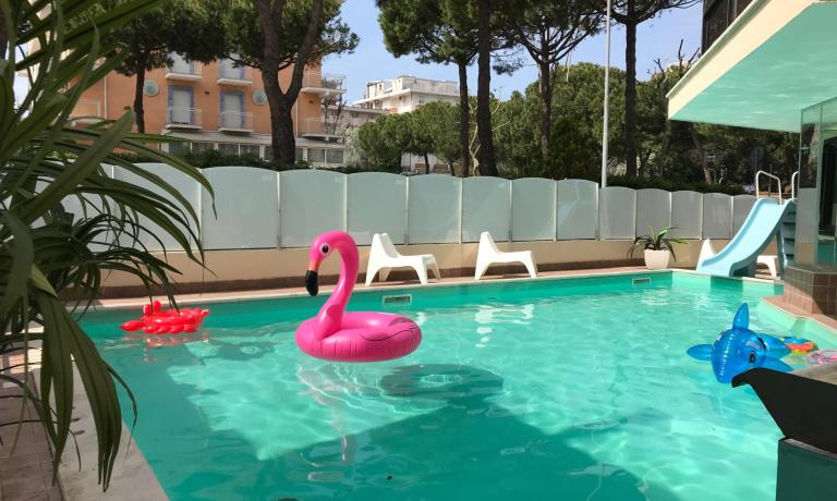 gambrinusrimini it super-offerta-formato-famiglia-in-hotel-vicino-al-mare-con-piscina-a-marebello-rimini 016