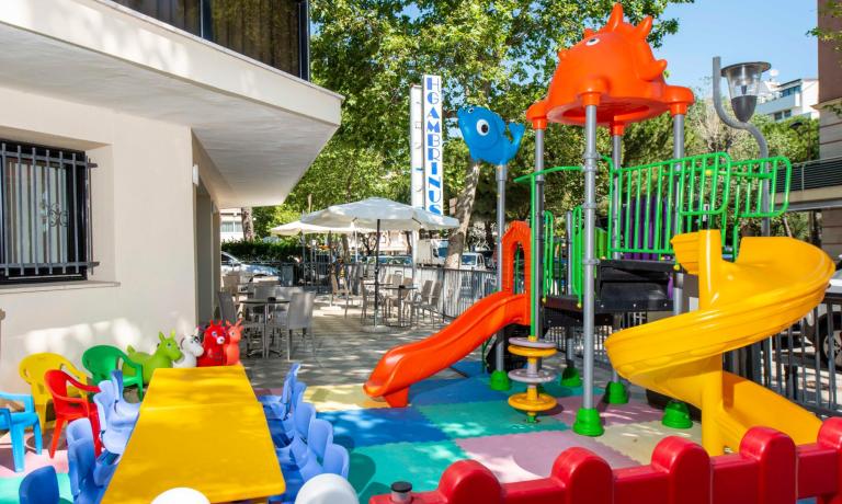 gambrinusrimini it offerta-agosto-in-hotel-per-famiglie-con-piscina-vicino-al-mare-marebello-rimini 015