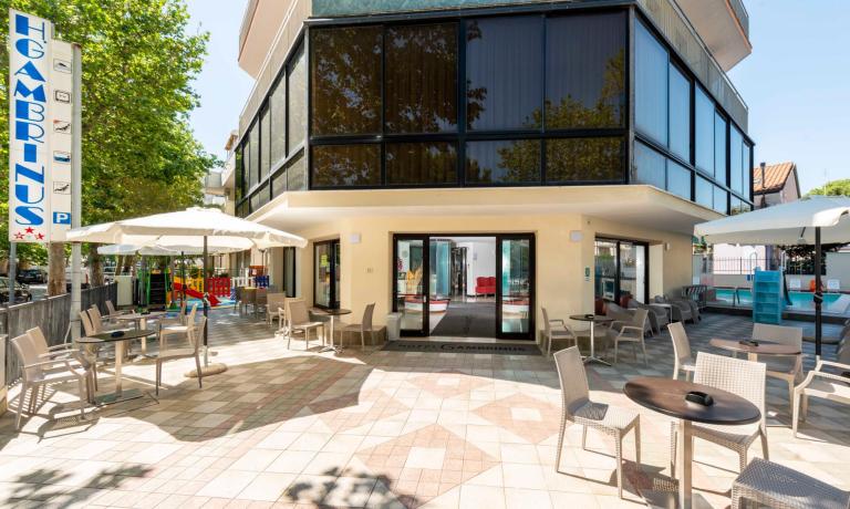 gambrinusrimini it offerta-agosto-in-hotel-per-famiglie-con-piscina-vicino-al-mare-marebello-rimini 016